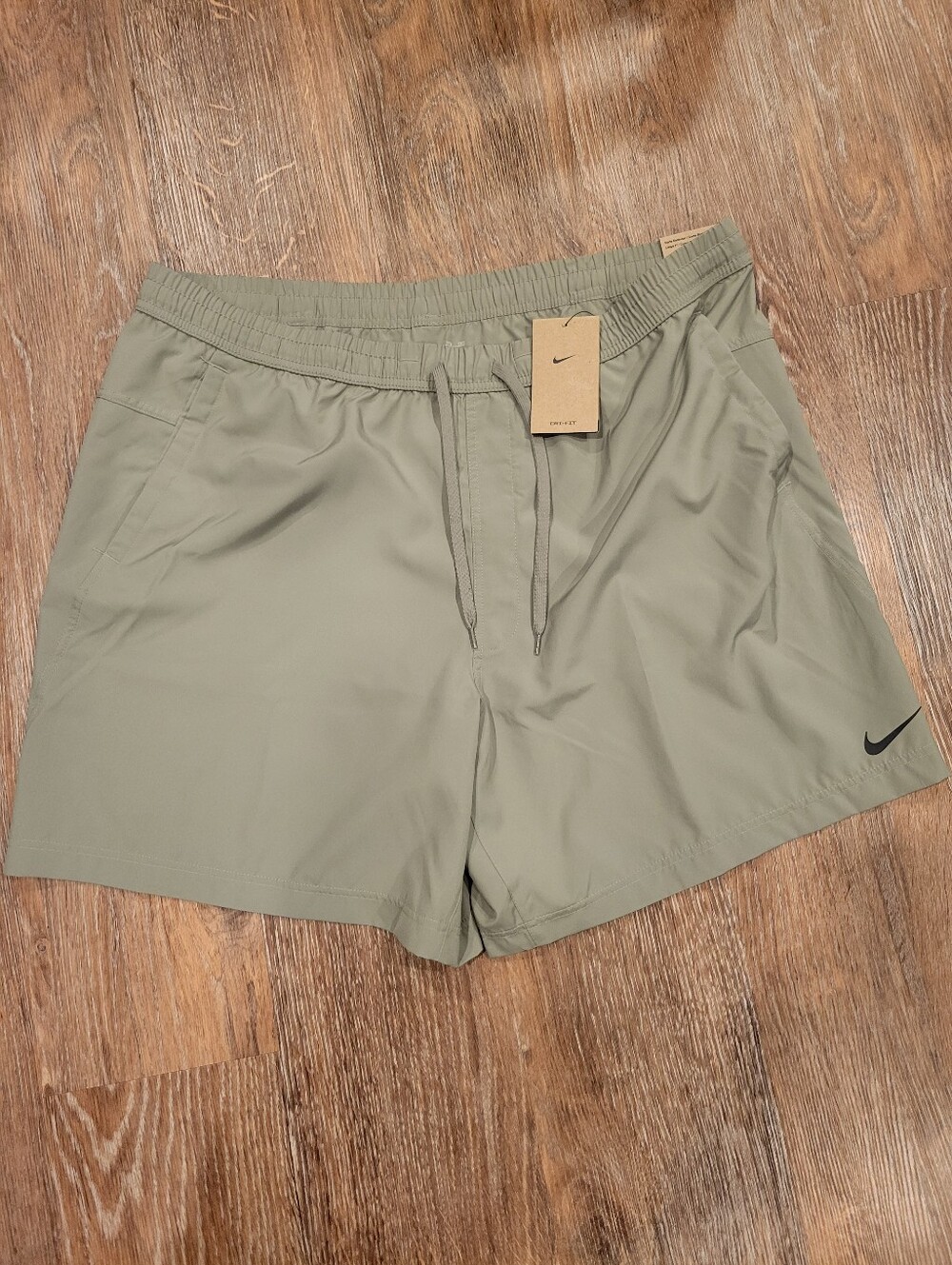 NWT Mens XXL Nike Dri Fit Shorts 7In Standard Fit Athletic Shorts Light Green